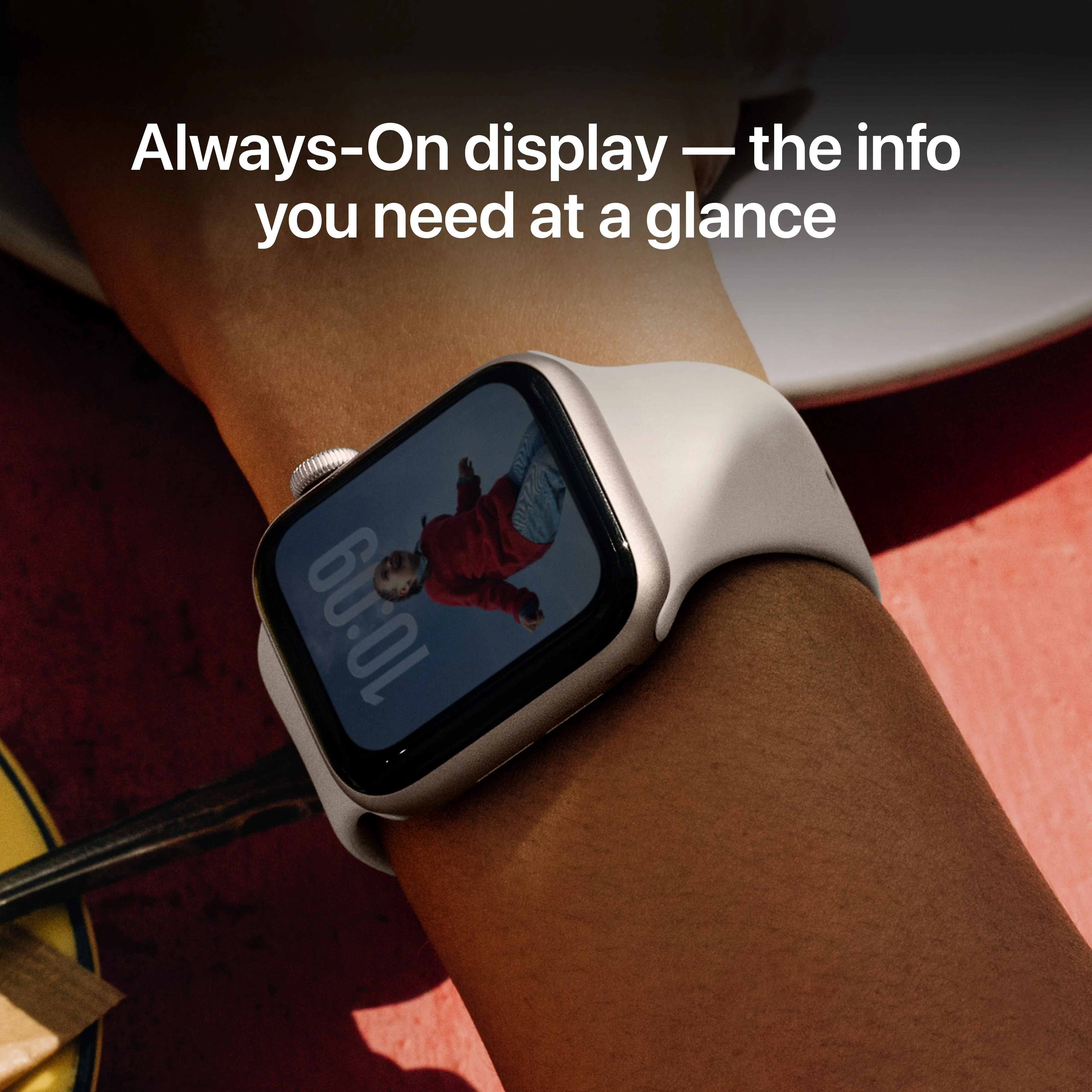 Apple Watch SE 3 (GPS + Cellular) • 40‐mm kast van sterrenlicht aluminium • Sterrenlicht sportbandje - S/M - Image 5