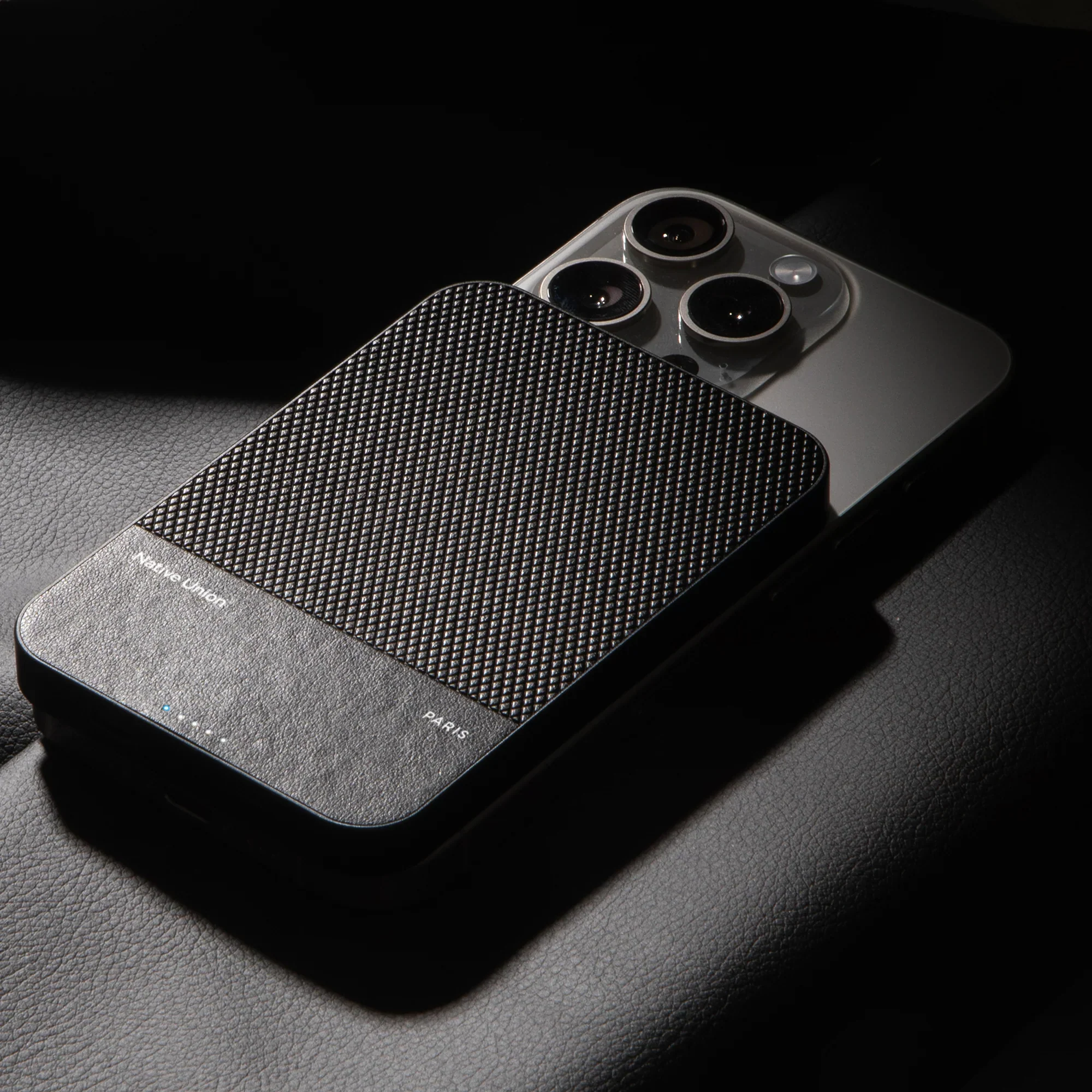 Native Union (Re)Classic - Magnetic Power Bank - 5000mAh - Zwart - Image 4