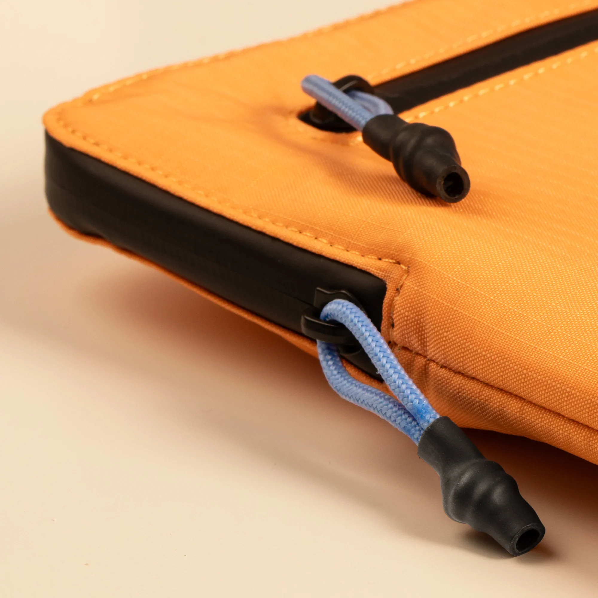 Native Union Ultralight sleeve voor MacBook 13-inch - Apricot - Image 3