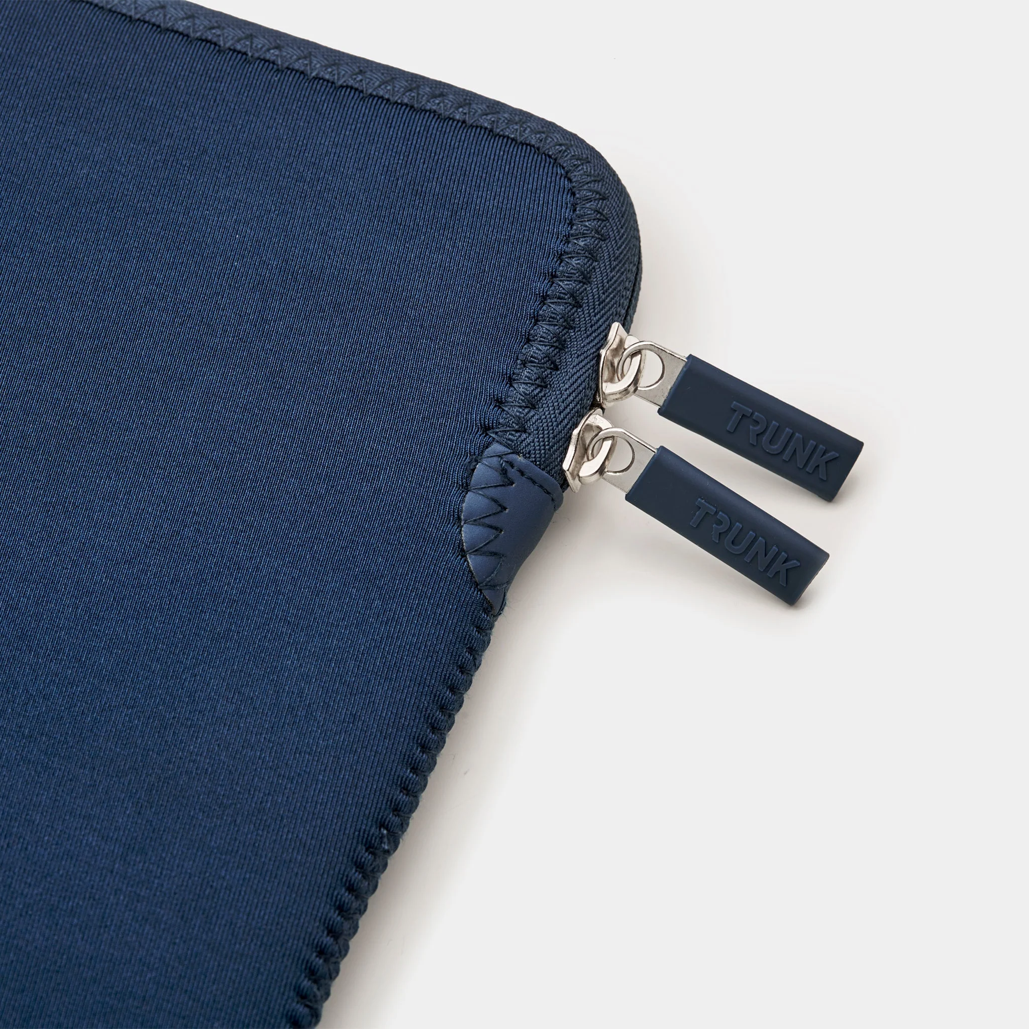Trunk Neopreen hoes voor MacBook 13-inch - Marineblauw - Image 3