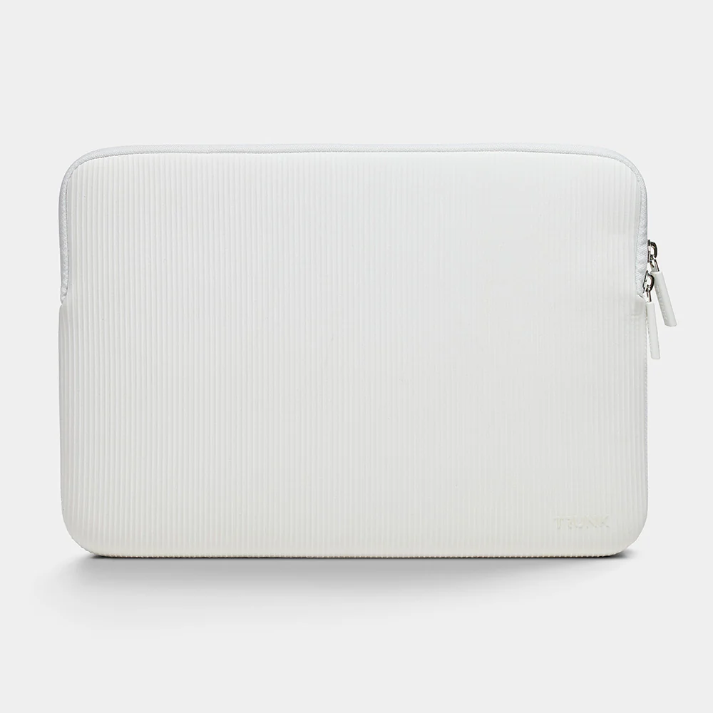 EOL Trunk Ribbed Velvet Sleeve voor MacBook 13-inch - Wit - Image 2