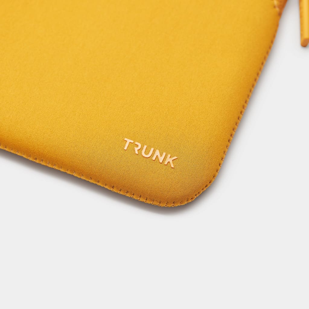 Trunk Neopreen hoes voor MacBook 13-inch - Goudgeel - Image 5