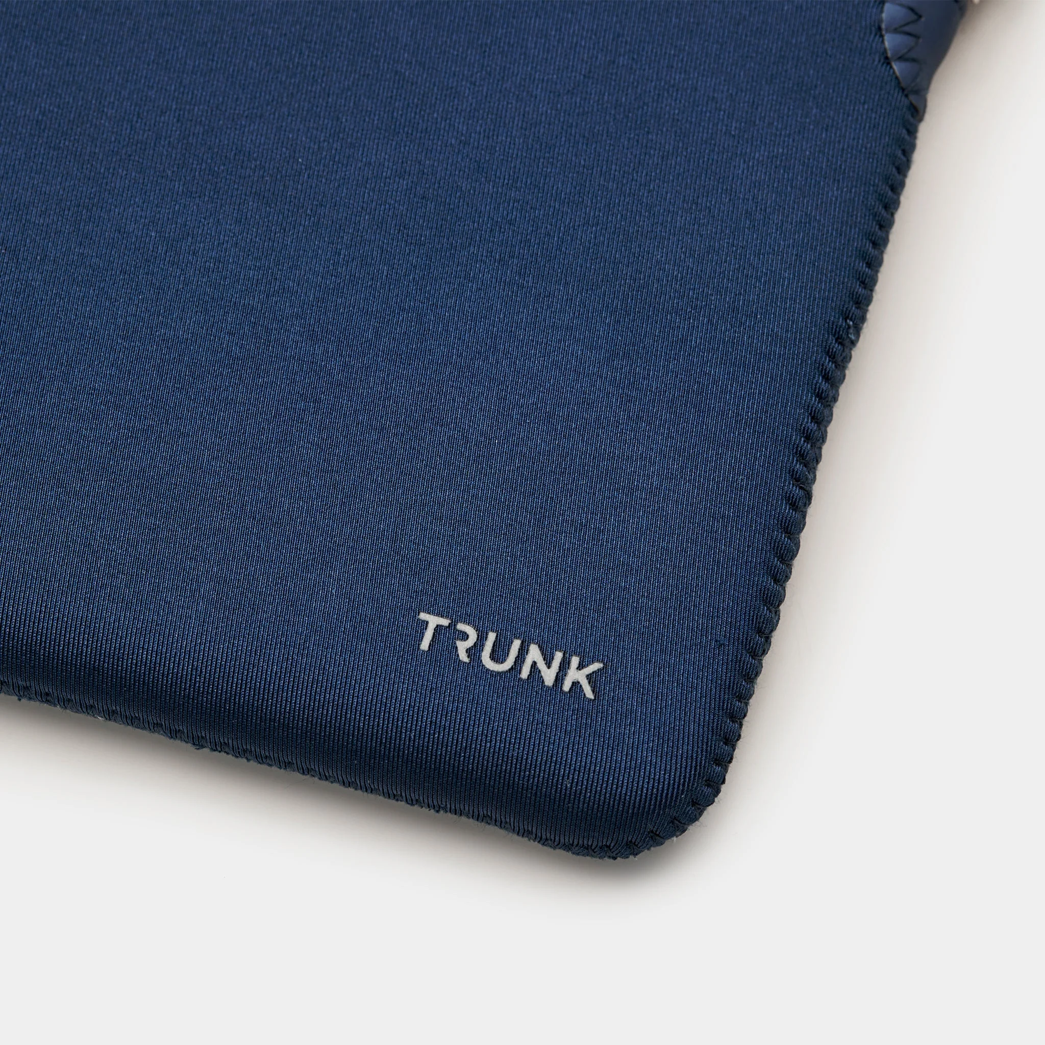 Trunk Neopreen hoes voor MacBook 15-inch - Marineblauw - Image 3